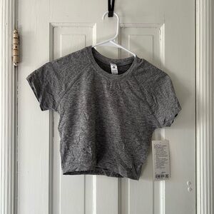 NWT Swiftly Tech Cropped Short Sleeve 2.0 in Slate/White size 8